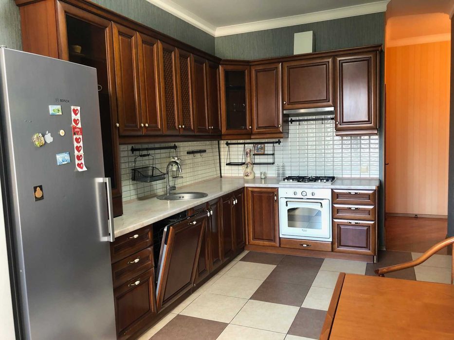 Продам дешево 120м ремонт мебель ЖК Чайка Лобановского метро 10мин