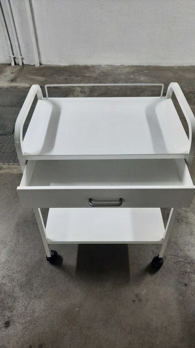 Carrinho médico com gaveta