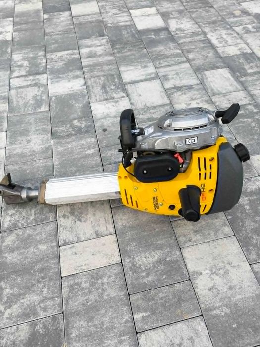 Młot benzynowy Wacker BH 65 narzędzie na końcówke Ø 27X80