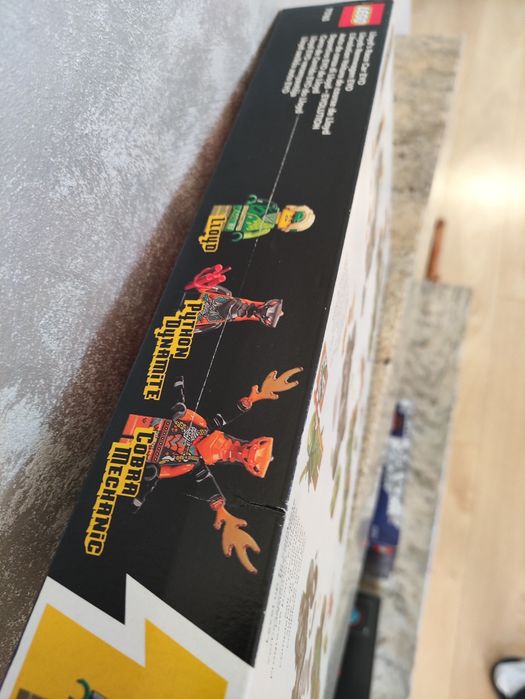 Zestaw LEGO Ninjago - Samochód wyścigowy Lloyda EVO 71763