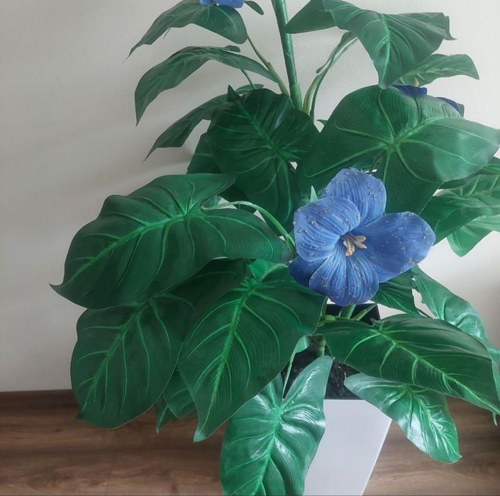 Sztuczny kwiat z niebieskimi kwiatami duży 110cm