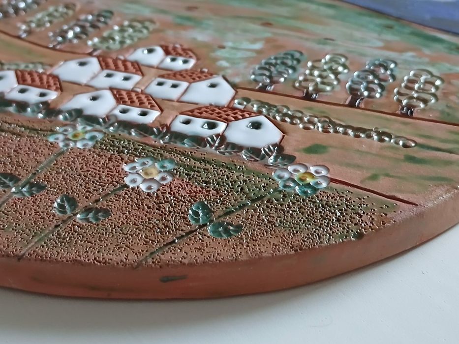 Prato decorativo em barro pintado