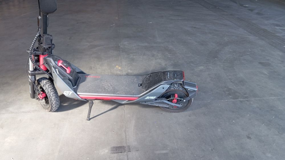 Trotinete zt3 pro como nova aceito trocar por motas
