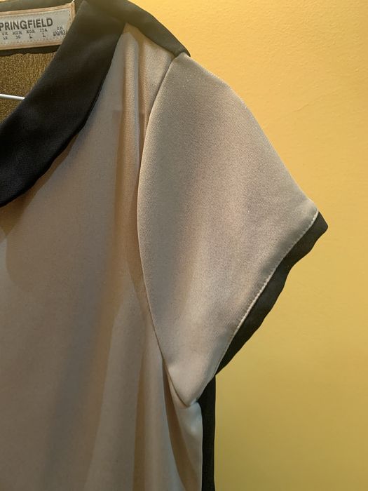 Blusa t-shirt mulher dourada/preta formal tamanho L “Springfield”