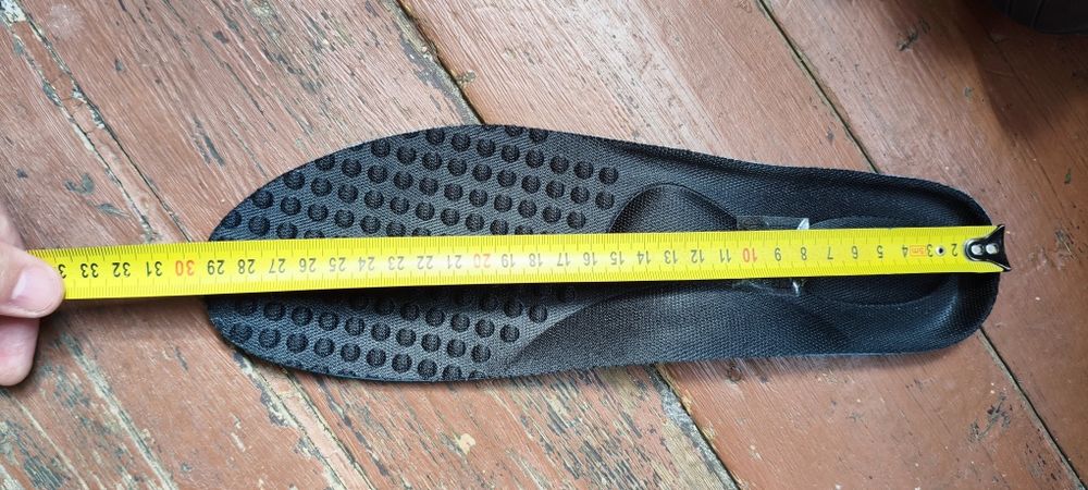 Кросівки BAAS 45 29.5 чорні з червоним