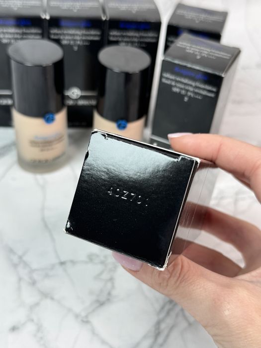 Тональний крем зволожуючий Armani Designer Glow 2