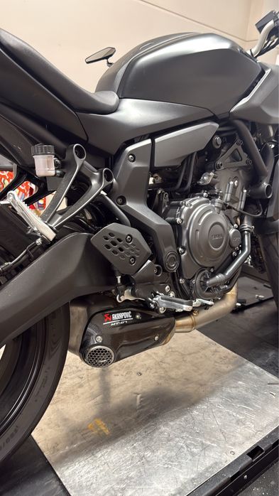 Linha completa  Akropovic mt-07