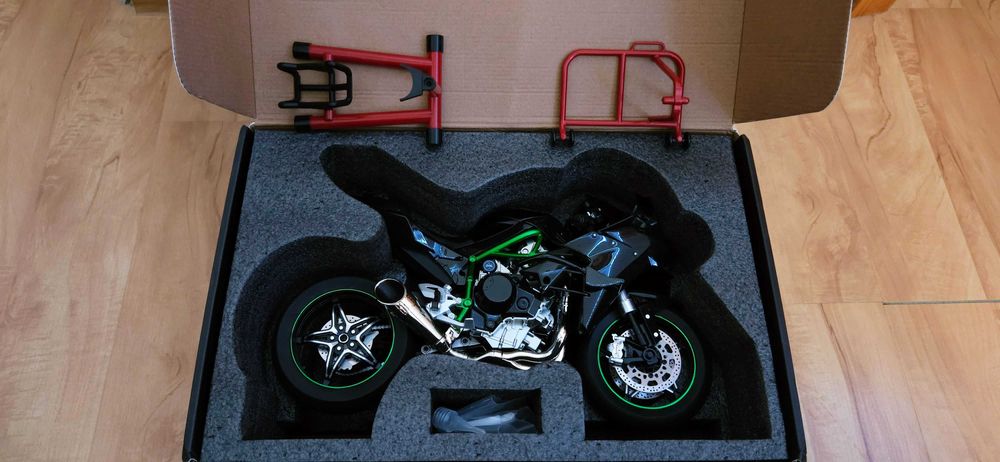 Kawasaki Ninja H2R model w skali 1:6- LED, Dymienie, dźwięki silnika