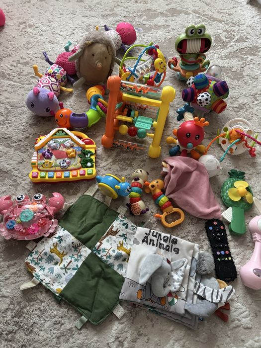 Іграшки для малюка 0+