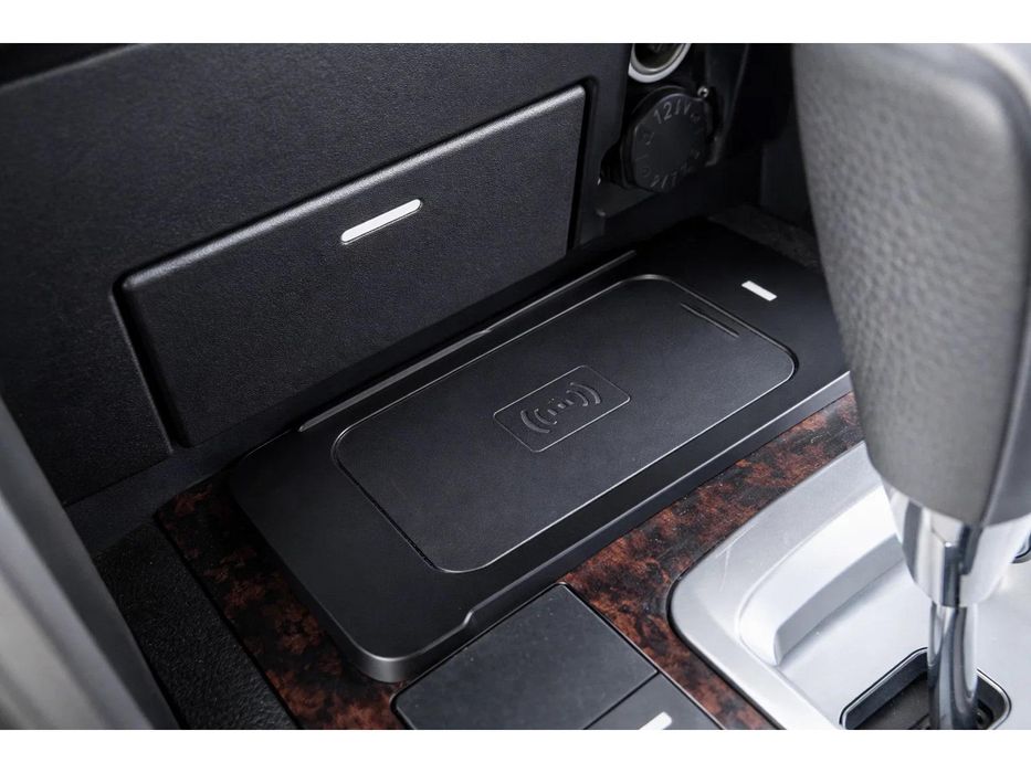 Toyota LandCruiser 200 2007-2015 Комплект бездротової зарядки телефону