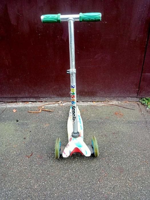 Дитячий триколісний самокат(SCALE Scooter) Потребує заміни підшипників