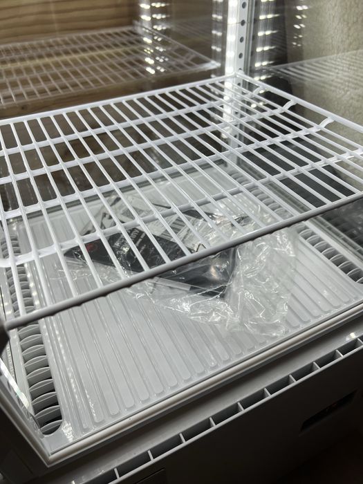 Продам холодильні вітрини, майже нові