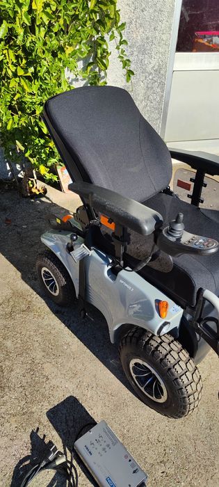 Cadeira de rodas elétrica