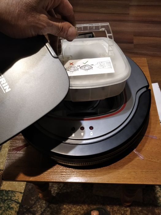 Робот пылесос ..