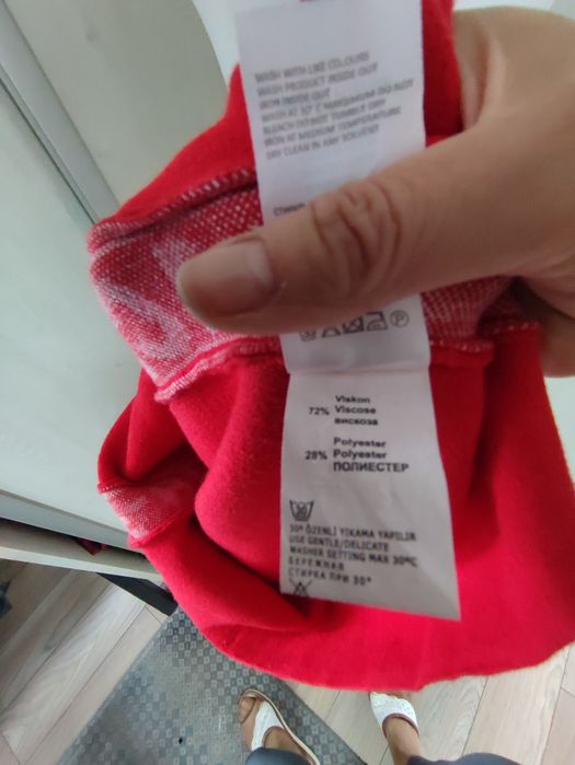 Sweter damski, czerwony, białe wstawki