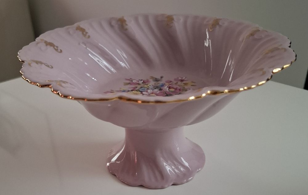 Cukiernica porcelanowa.  Patera na nóżce.