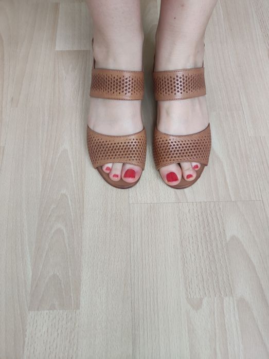 Nowe brązowe skórzane sandałki marki Piazza