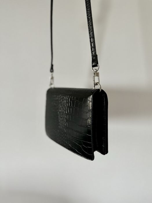 Mała torebka listonoszka czarna basic crossbag sztywna