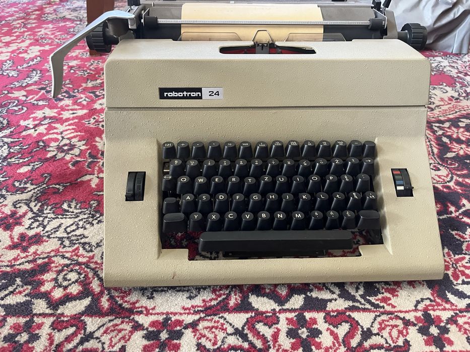 Maszyna do pisania Predom Łucznik 1313 PRL w walizce  24