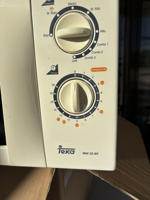 Microondas Teka a funcionar