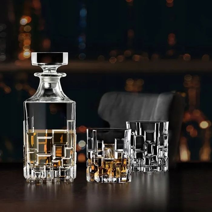 Zestaw 6 szklanek i karafka do whisky