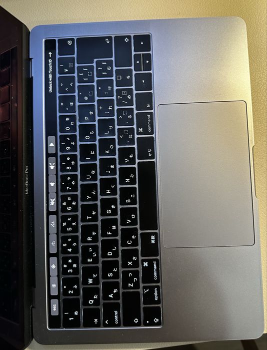 Macbook Pro 2018 ( para peças, ecrã não está a funcionar)