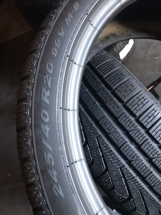 275/35/20+245/40/20 R20 Pirelli SottoZero 240 RSC 4шт зима