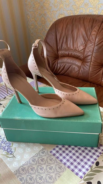 Туфлі бежеві відкриті р.40 , бренд ZIGN