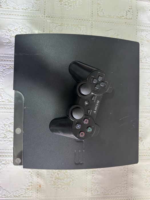 Vendo PS3 desbloqueado,com alguns jogos na memória,valor 65€