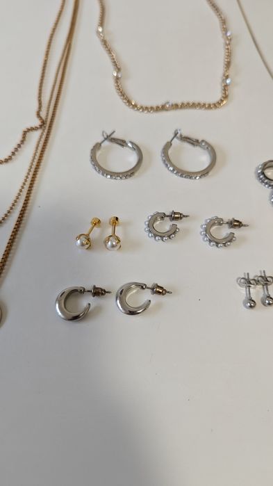 Bijuteria (colares e brincos)