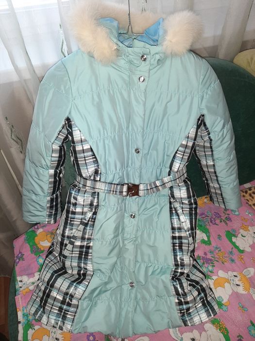 Продам пальто для девочки.