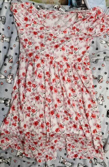 платье с цветочным принтом. Нет пояса, б/у