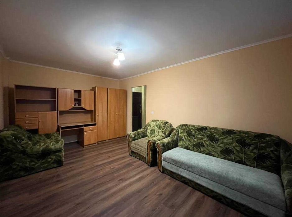 Продається бюджетна квартира в гарному районі біля парку та озера!!!