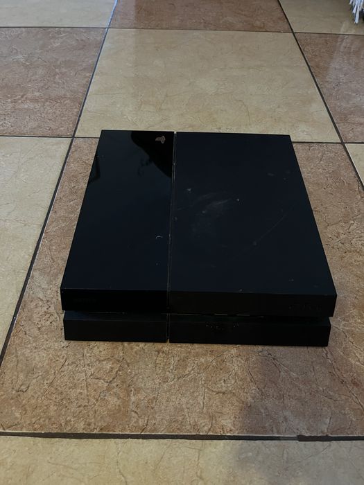 Playstation 4 500Gb, 100% funcional , apenas um comando que não esta nas melhores condições .