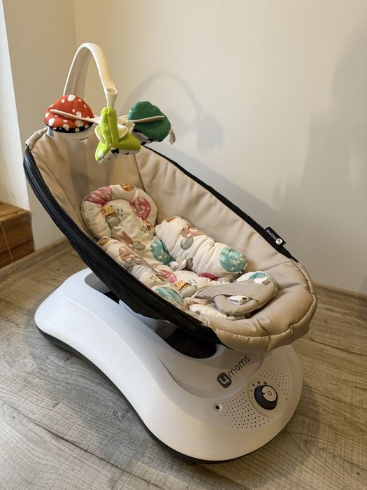 Заколисуючий центр 4moms