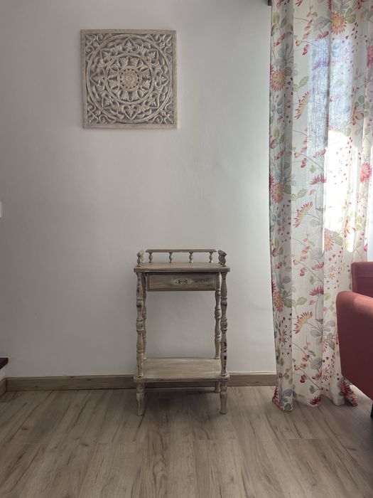 Movel pequeno de madeira