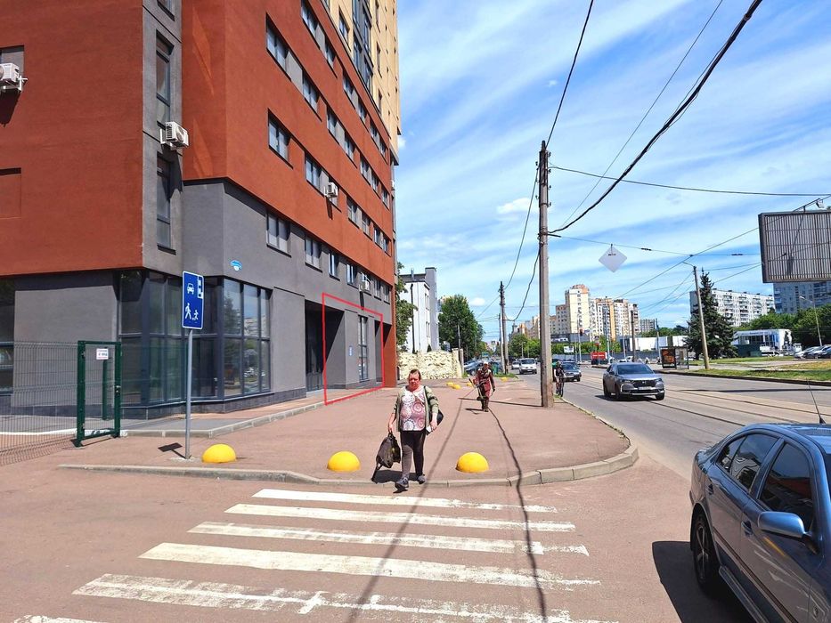 Продаж торгівельного приміщення 97,26 м² у ЖК Кристал