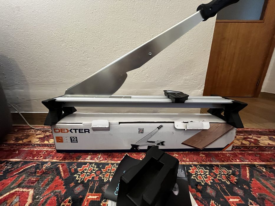 Guilhotina para Piso Laminado Dexter (Até 8mm) – Como Nova