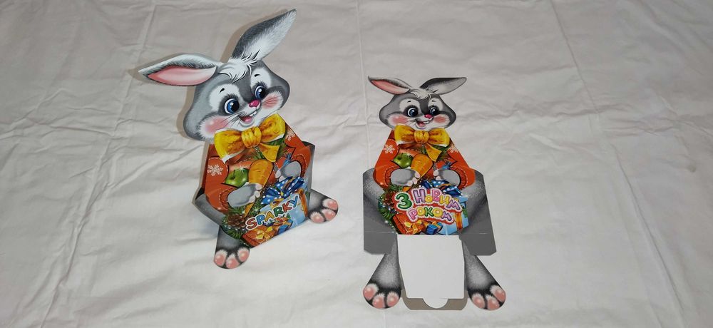 Новорічна коробка для цукерок, у вигляді зайця