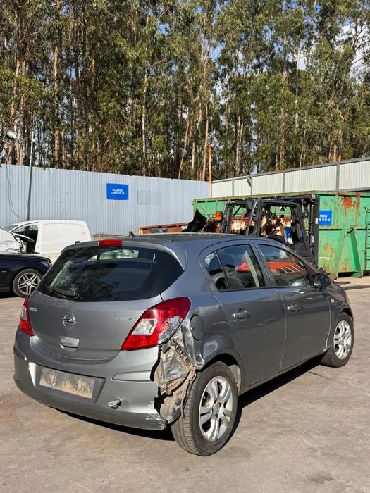Para peças OPEL Corsa D