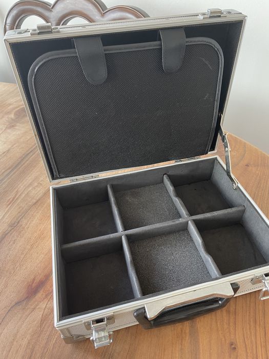 Mala metalica com divisorias