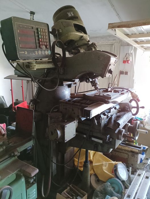 Fresadora de torreta Cincinnati com leitor digital Fagor nos 3 eixos