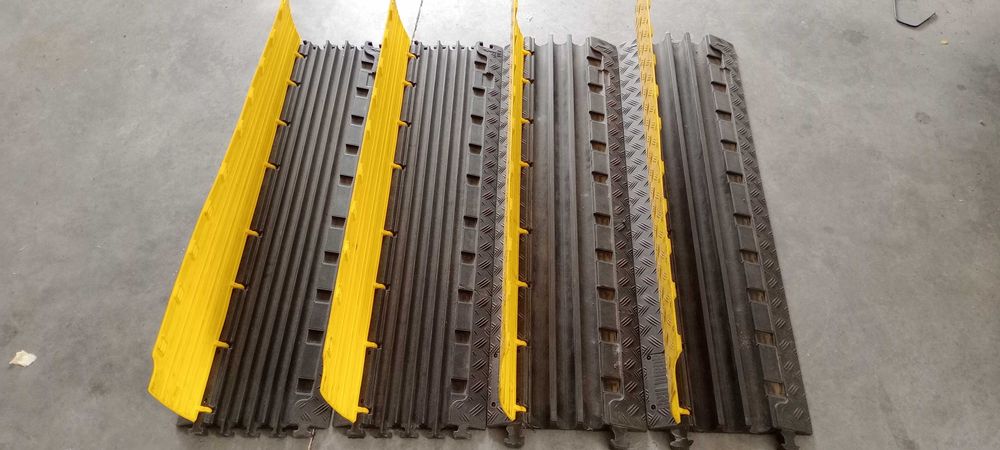 4x Rampa Passa Cabos Adam Hall