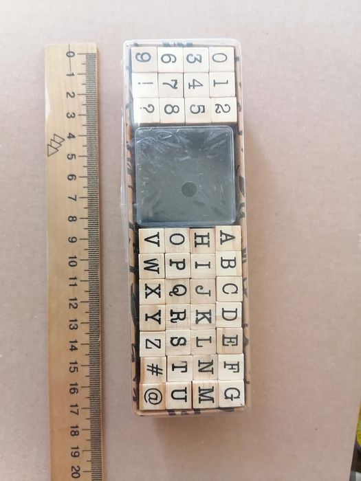 Набор штампов 40 шт. Латиница, цифры + чернильная губка.