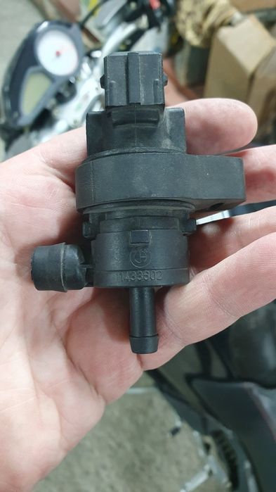 Клапан вентиляції паливного бака