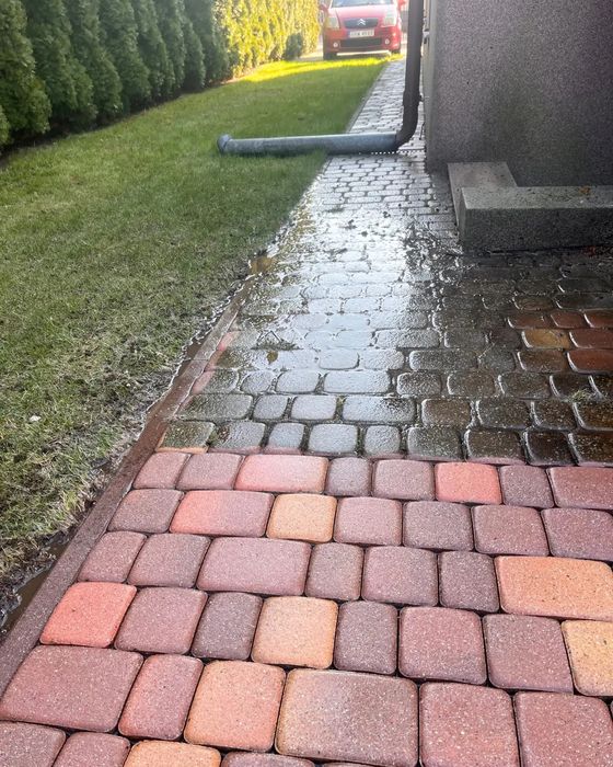 Czyszczenie kostki brukowej elewacji dachów