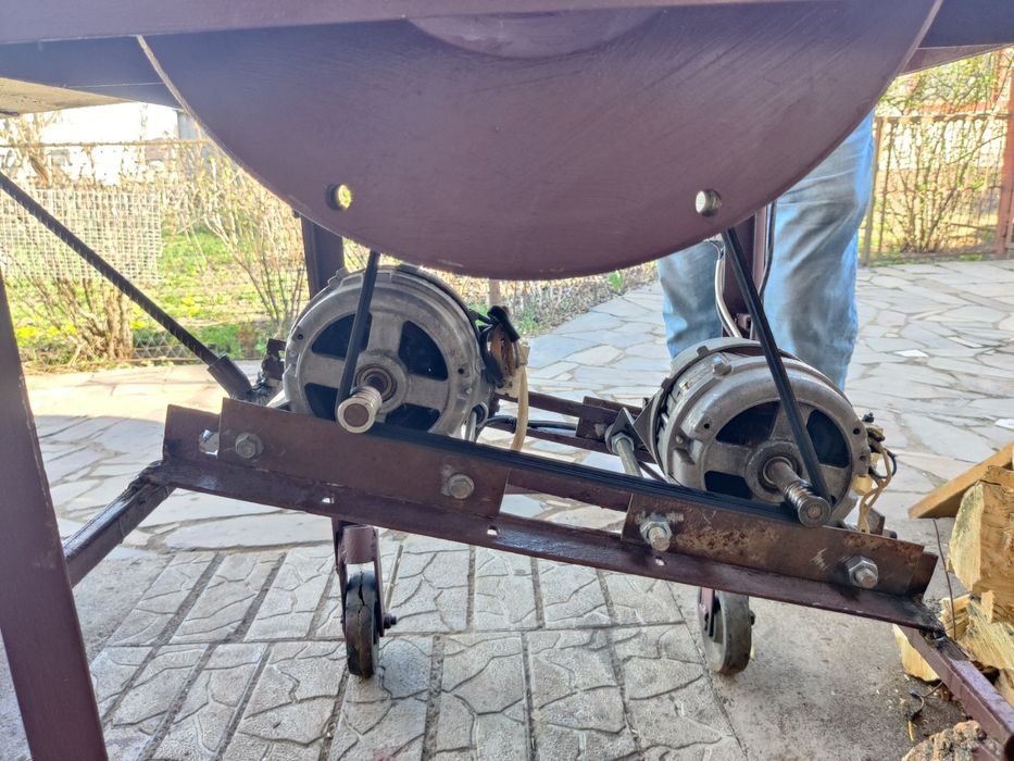 Колун для дрів. Дровокол.