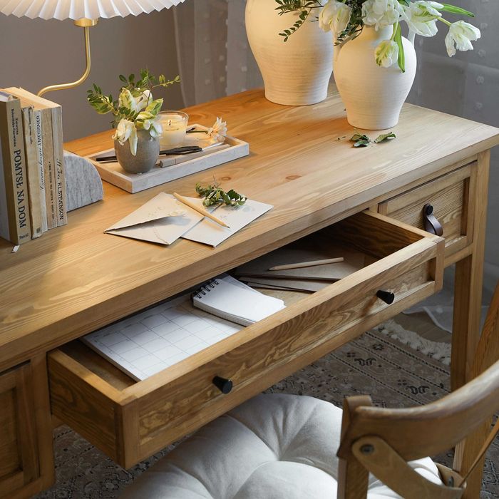 Nowoczesne biurko nowoczesne do gabinetu