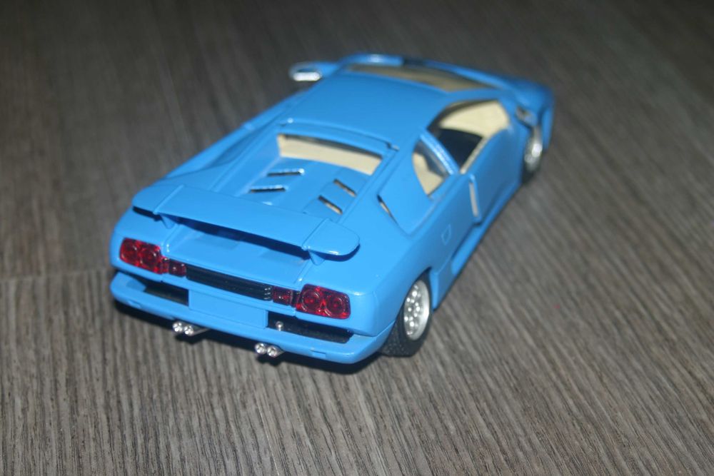 1/24  Lamborghini diablo 1990
