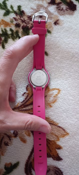 Продам детские часы на девочку QQ